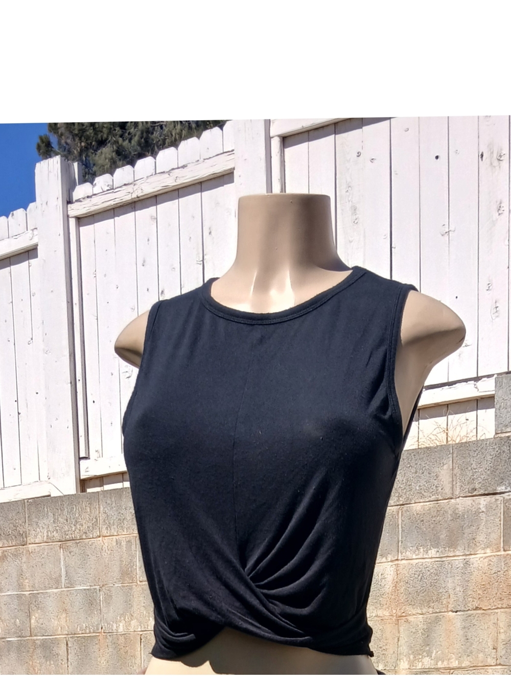 ALO Yoga Black Sleeveless Twist-Front Crop Top Size Small